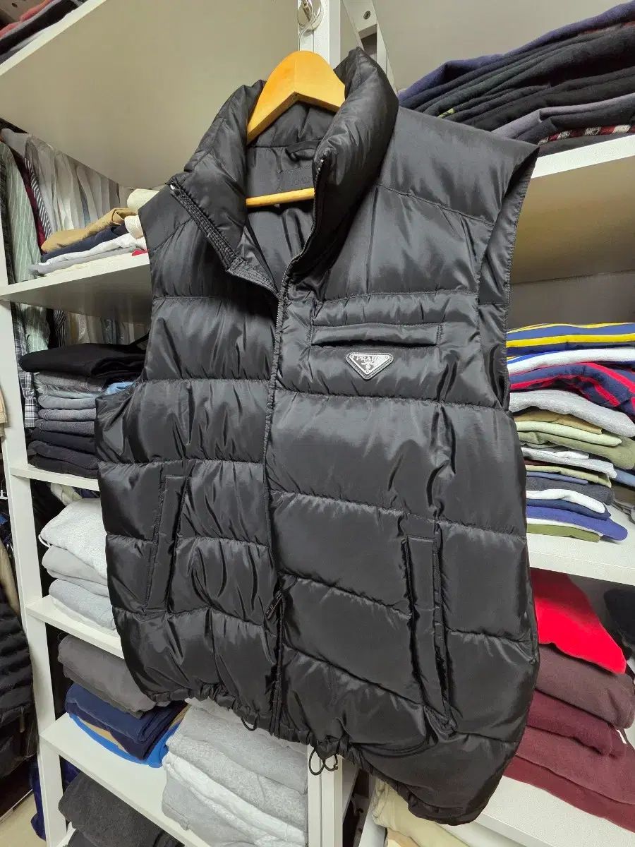 56 PRADA プラダ ダウン ベスト SGJ 191 F 0002