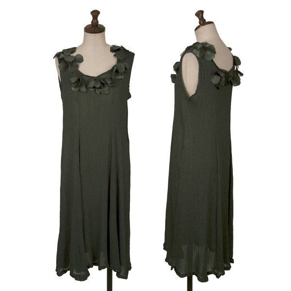 イッセイミヤケ ミーISSEY MIYAKE me メッシュフラワー装飾クレーププリーツノースリーブワンピース カーキF