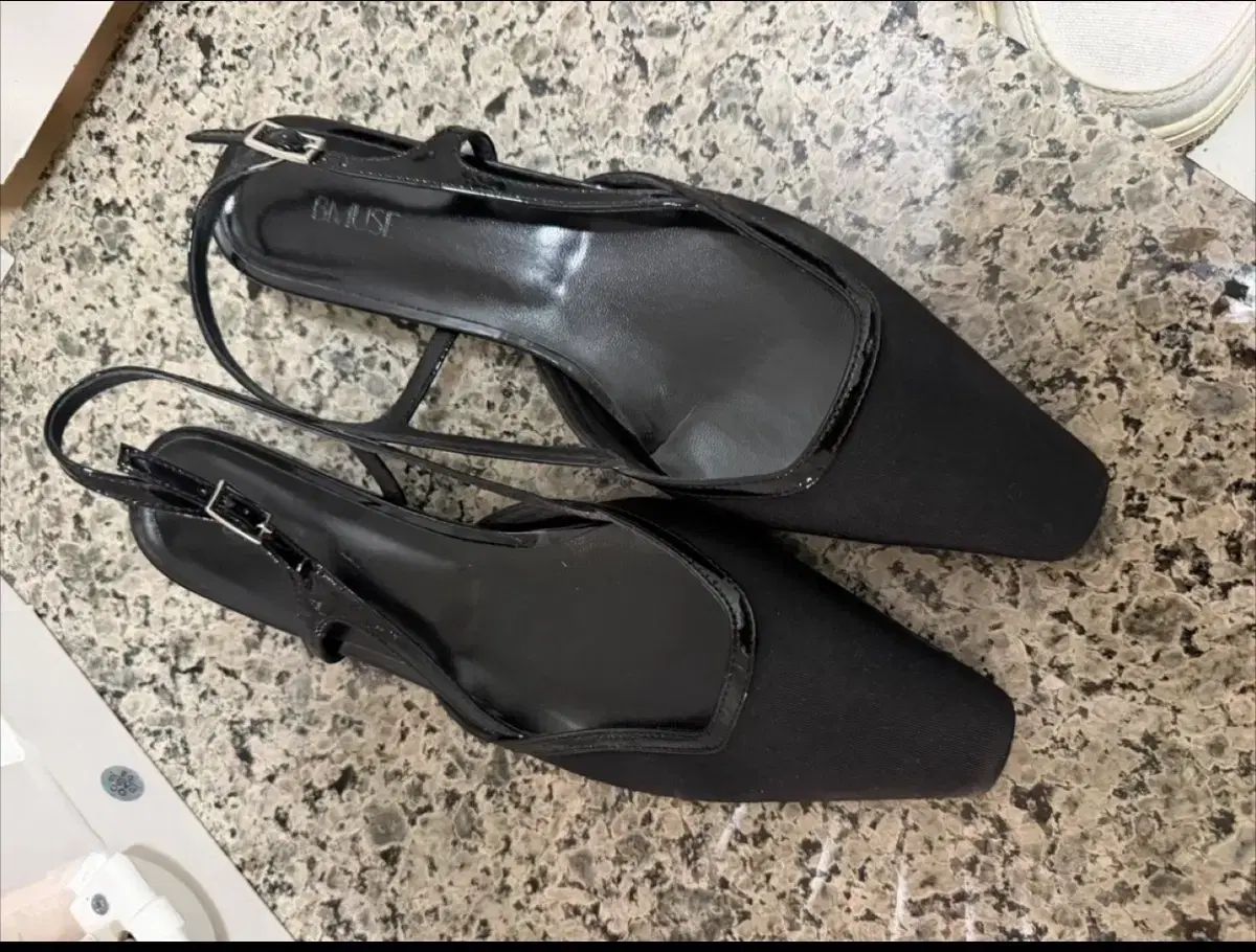 ビミュウ スリングバック 245 現ベニュエ