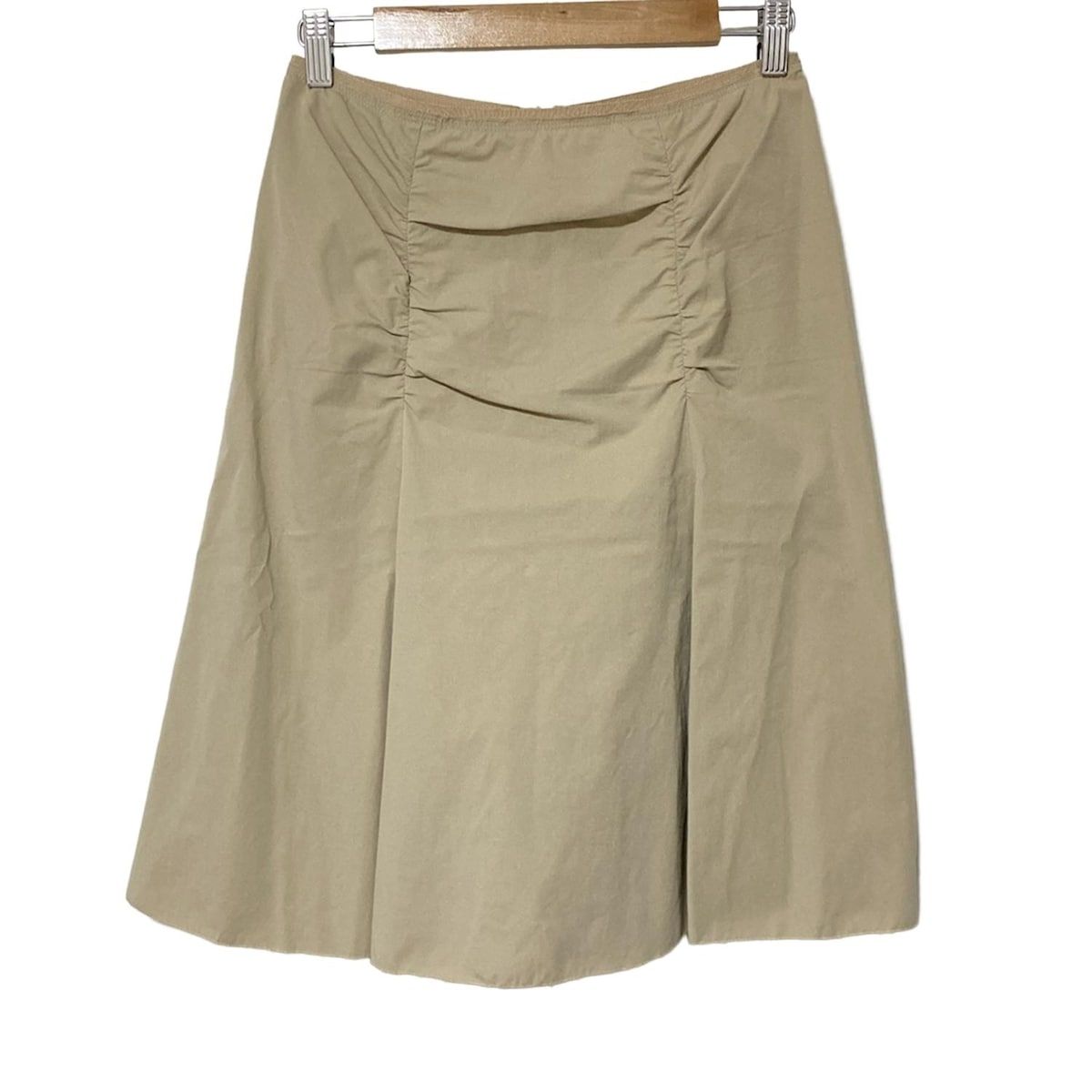 PRADA(プラダ) スカート サイズ40 M レディース美品 - ベージュ ひざ丈