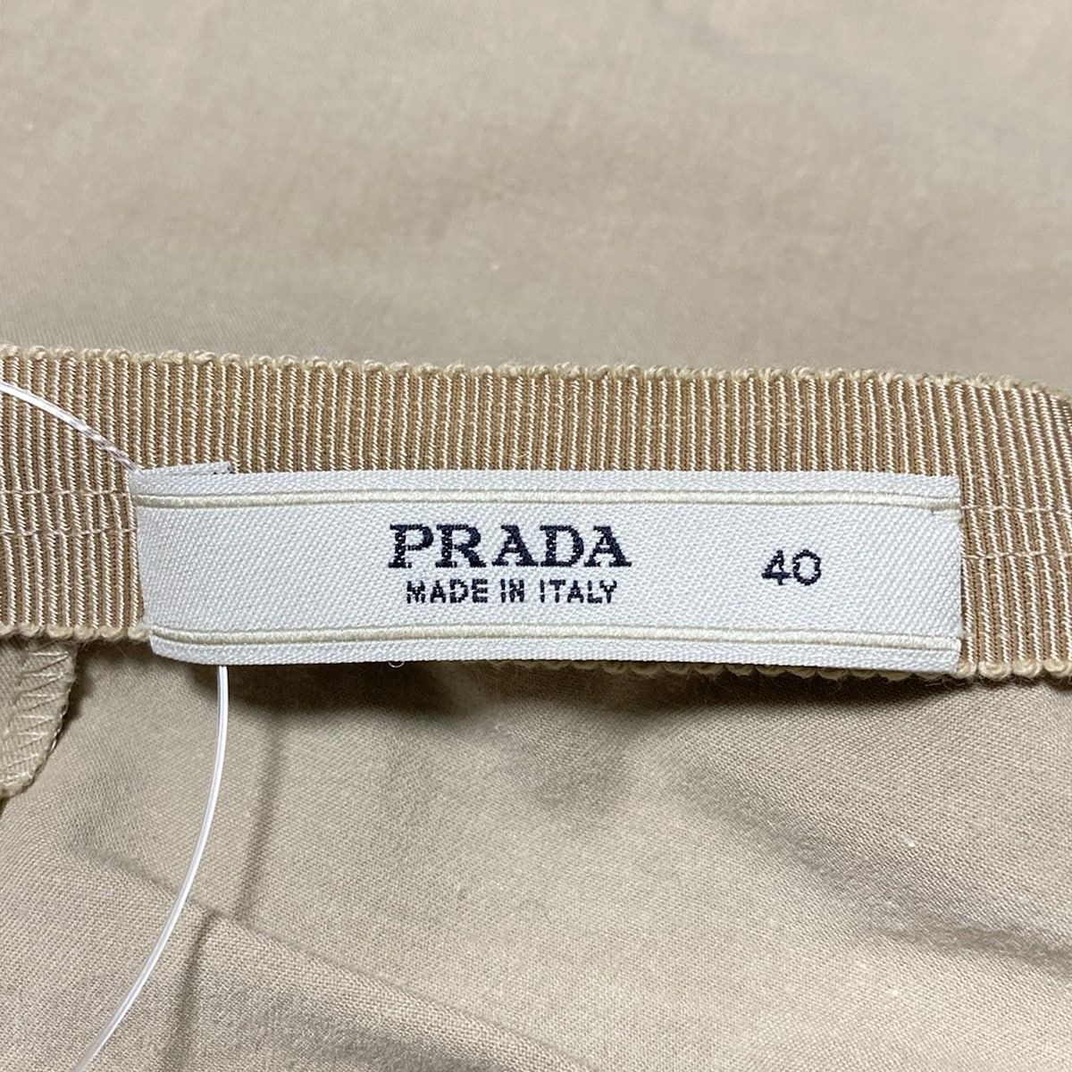 PRADAスカートサイズ40 PRADA(プラダ) スカート サイズ40 M レディース美品 - ベージュ ひざ丈