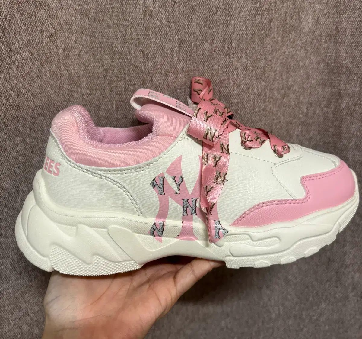 MLB キッズ NY リボン スニーカー 230 サイズ