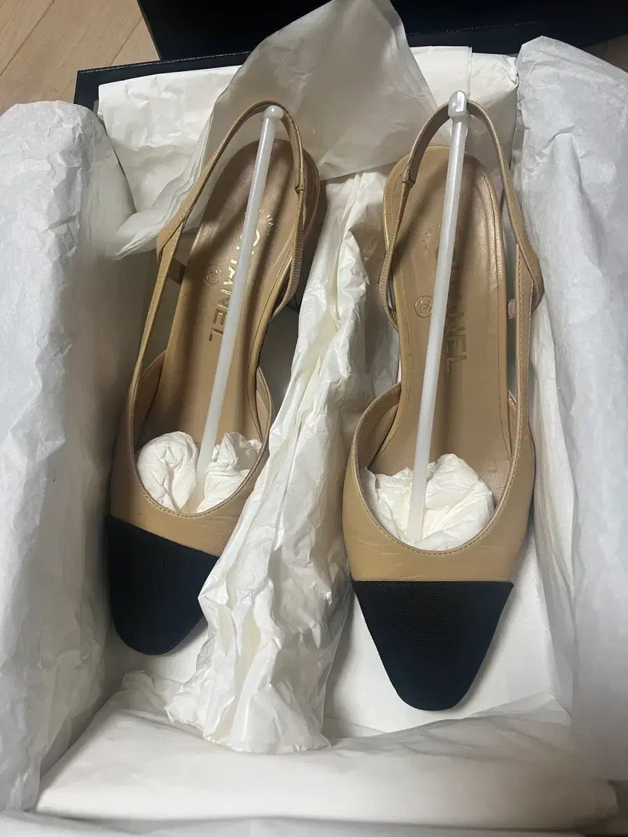 シャネル スリングバック ミドルヒール ベージュ