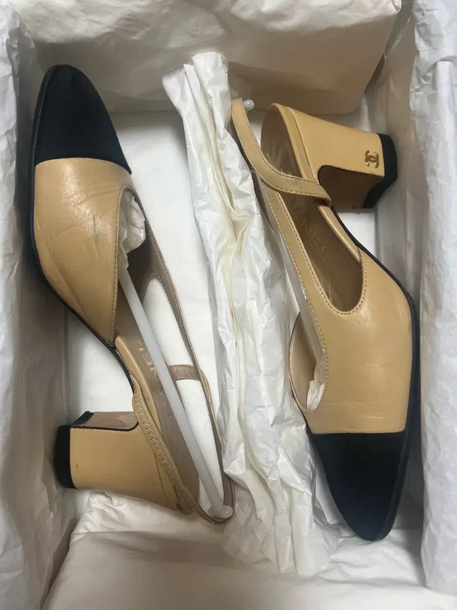 ミドルヒール ベージュ