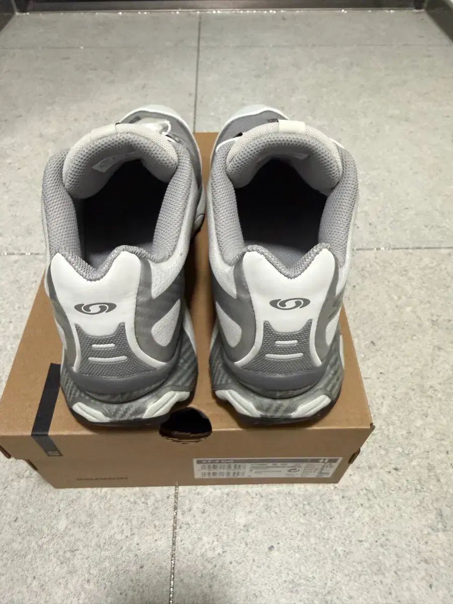 SALOMON XT 4 OGシャークスキン