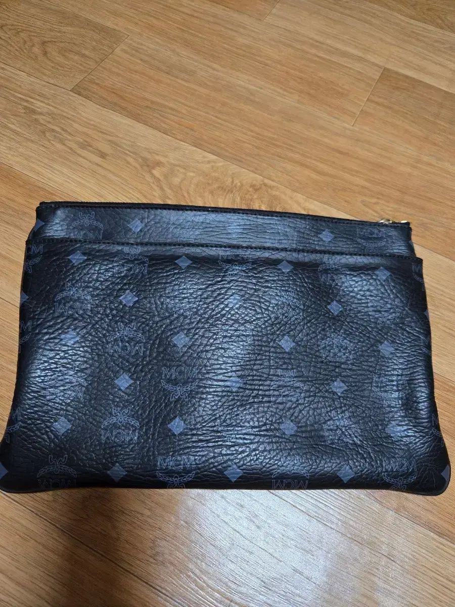 MCM ブラック ヴィセトス クラッチバッグ