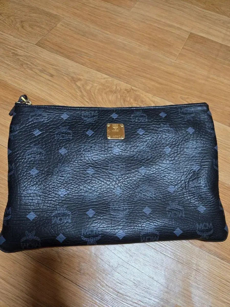 MCM ブラック ヴィセトス クラッチバッグ