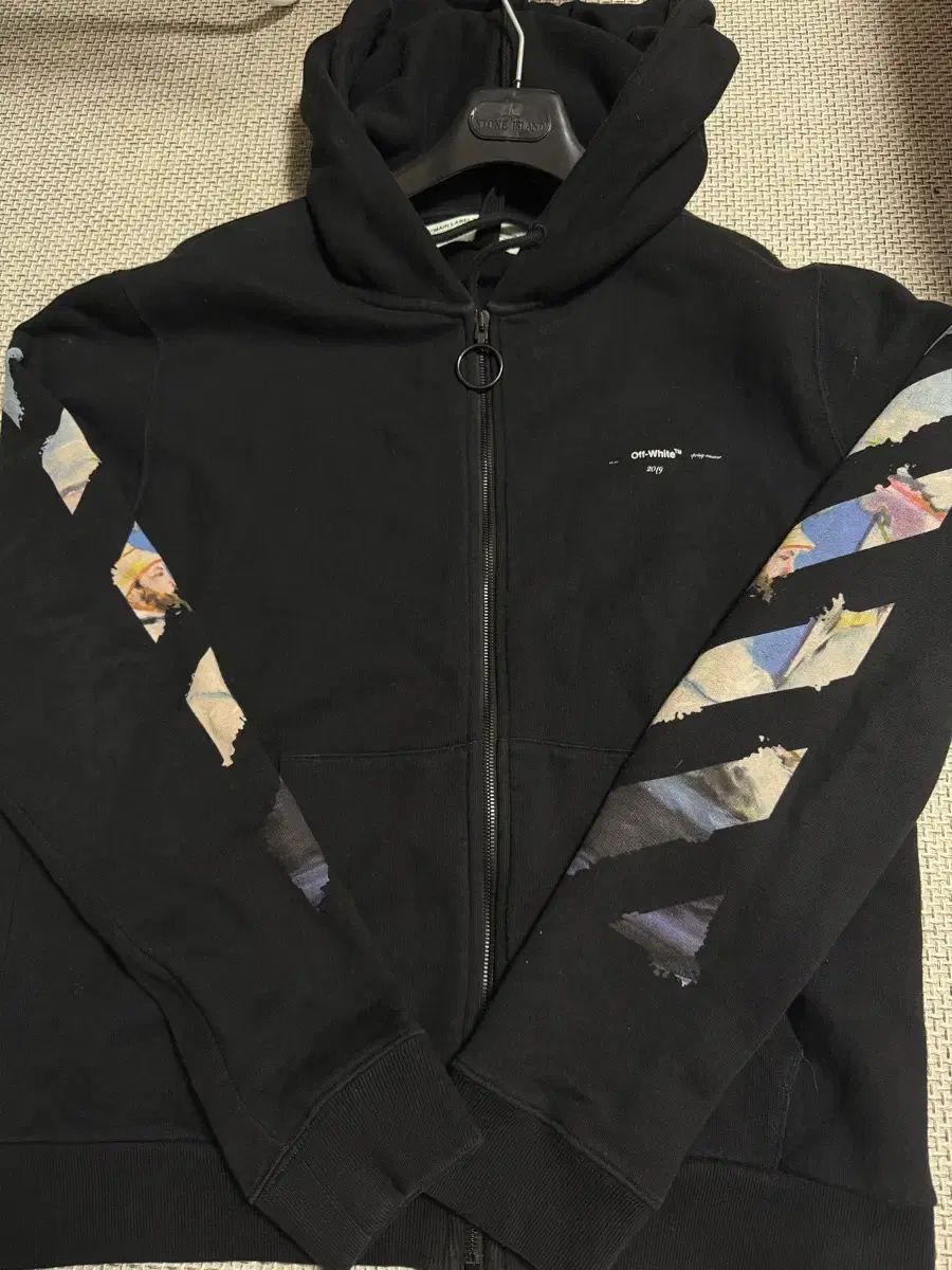 オフホワイト U WHO フードジップアップ M