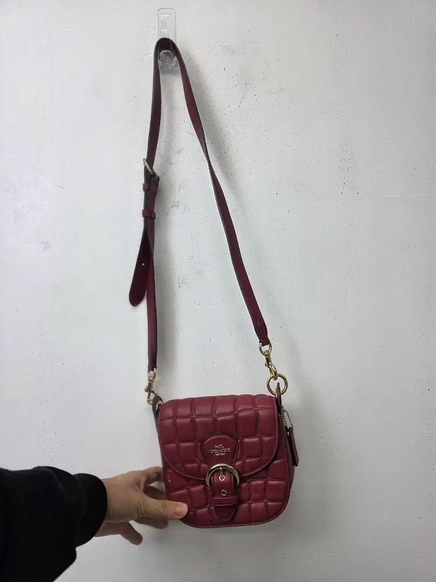 COACH レッド キルティング クロスバック