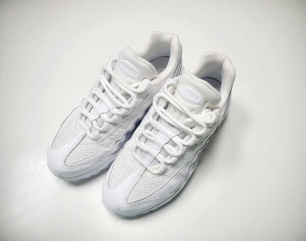 ナイキ エアマックス ウィメンズ 白