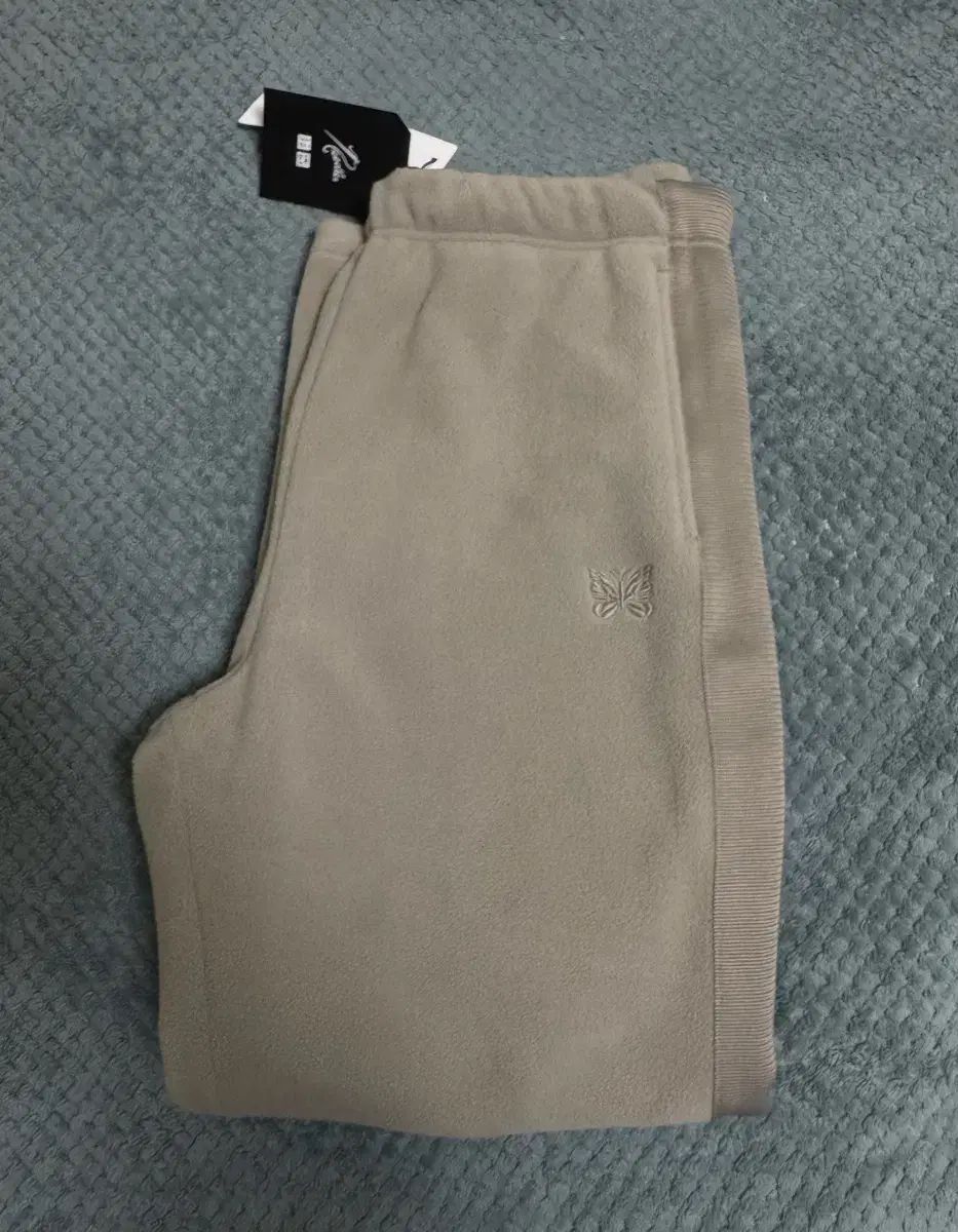 L ユニクロ ニードルズ パンツ ベージュ