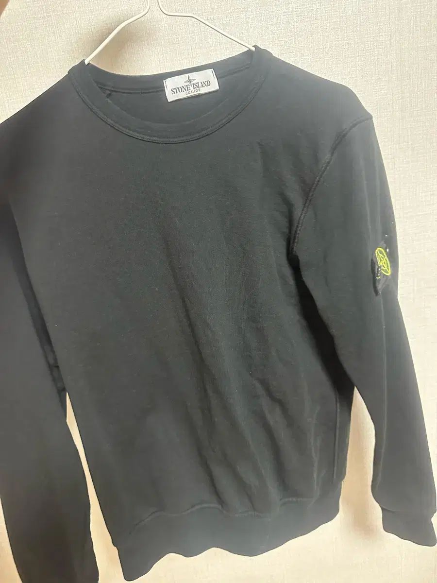 ストーンアイランド ブラック スウェット ジュニア