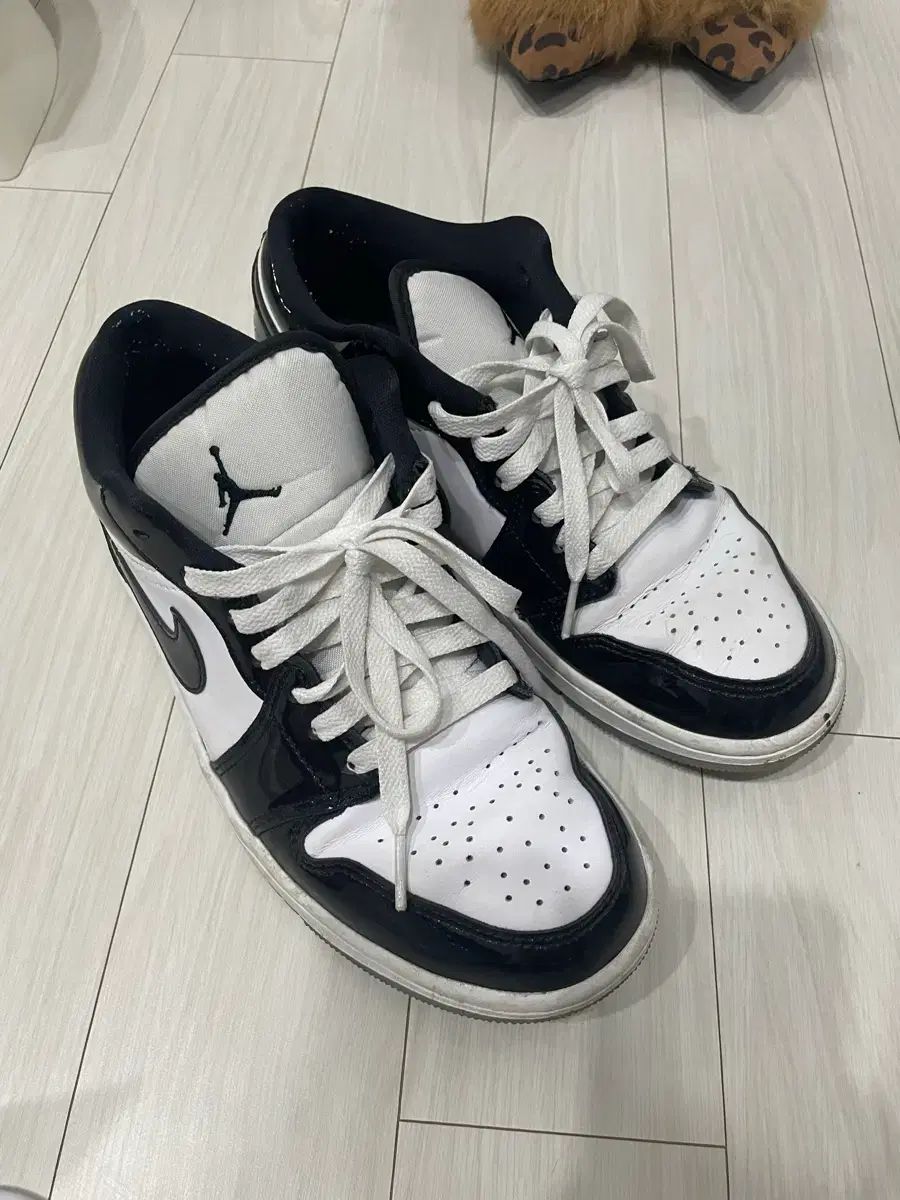 ナイキ エア ジョーダン 1 ロー ブラック アンド 白