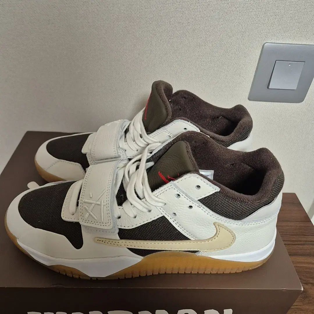 280 ジョーダン トラヴィススコット ジャンプマン ジャック TR - ダークモカ