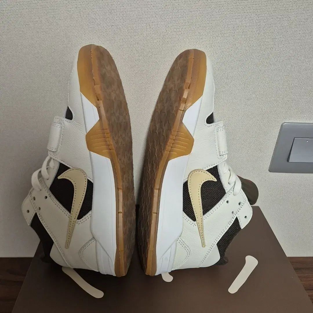 280 ジョーダン トラヴィススコット ジャンプマン ジャック TR - ダークモカ 膝サポーター 高校バスケットボール