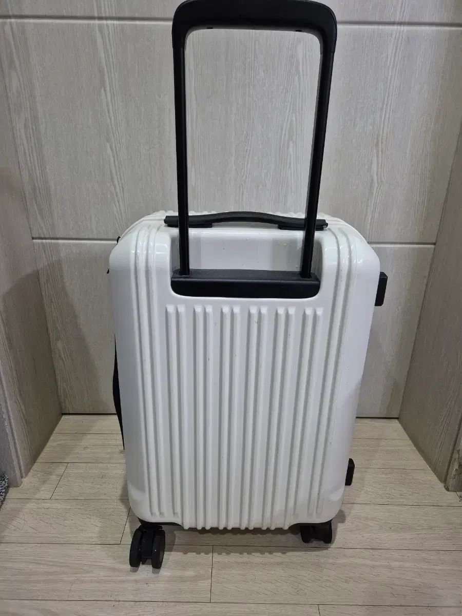 20インチ ナショナルジオグラフィック キャリアー