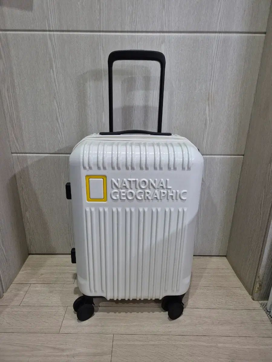 20インチ ナショナルジオグラフィック キャリアー