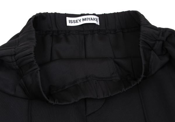 イッセイミヤケISSEY MIYAKE ピンタックポリテーパードパンツ 黒2