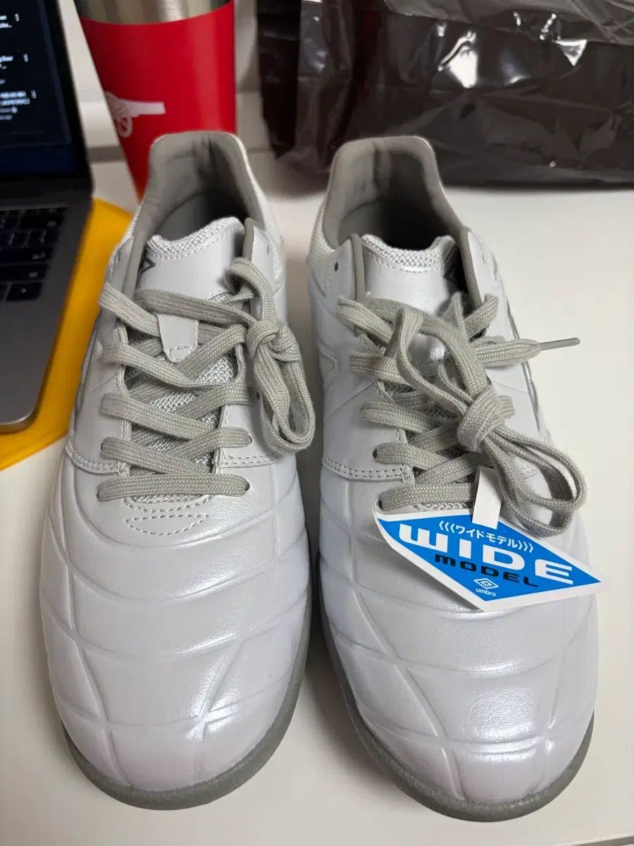 アンブロ サッカーシューズ 255