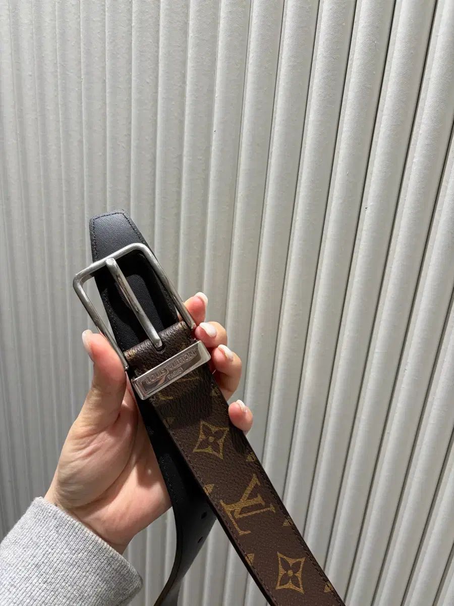 ルイヴィトン モノグラム ベルト ブラウン ブラック