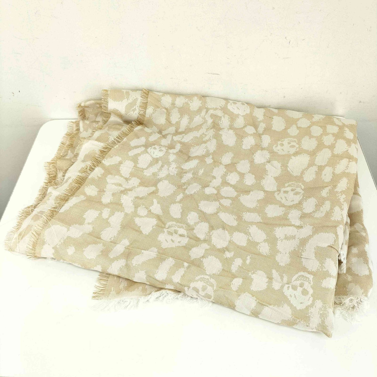 Alexander McQueen(アレキサンダーマックイーン) シルク混 レオパード柄 大判ストール レディース 表記無 【中古】【ブランド古着バズストア】 アレキサンダーマックイーン Alexander McQueen シルク混 レオパード柄