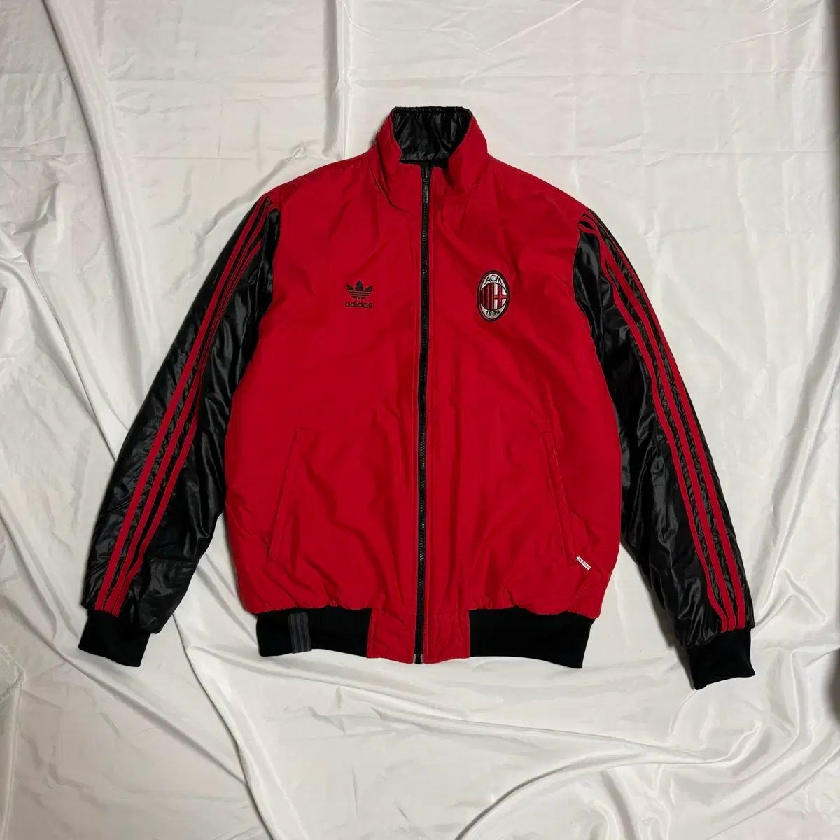 105 アディダス ACミラン リバーシブル ダウン ジャケット