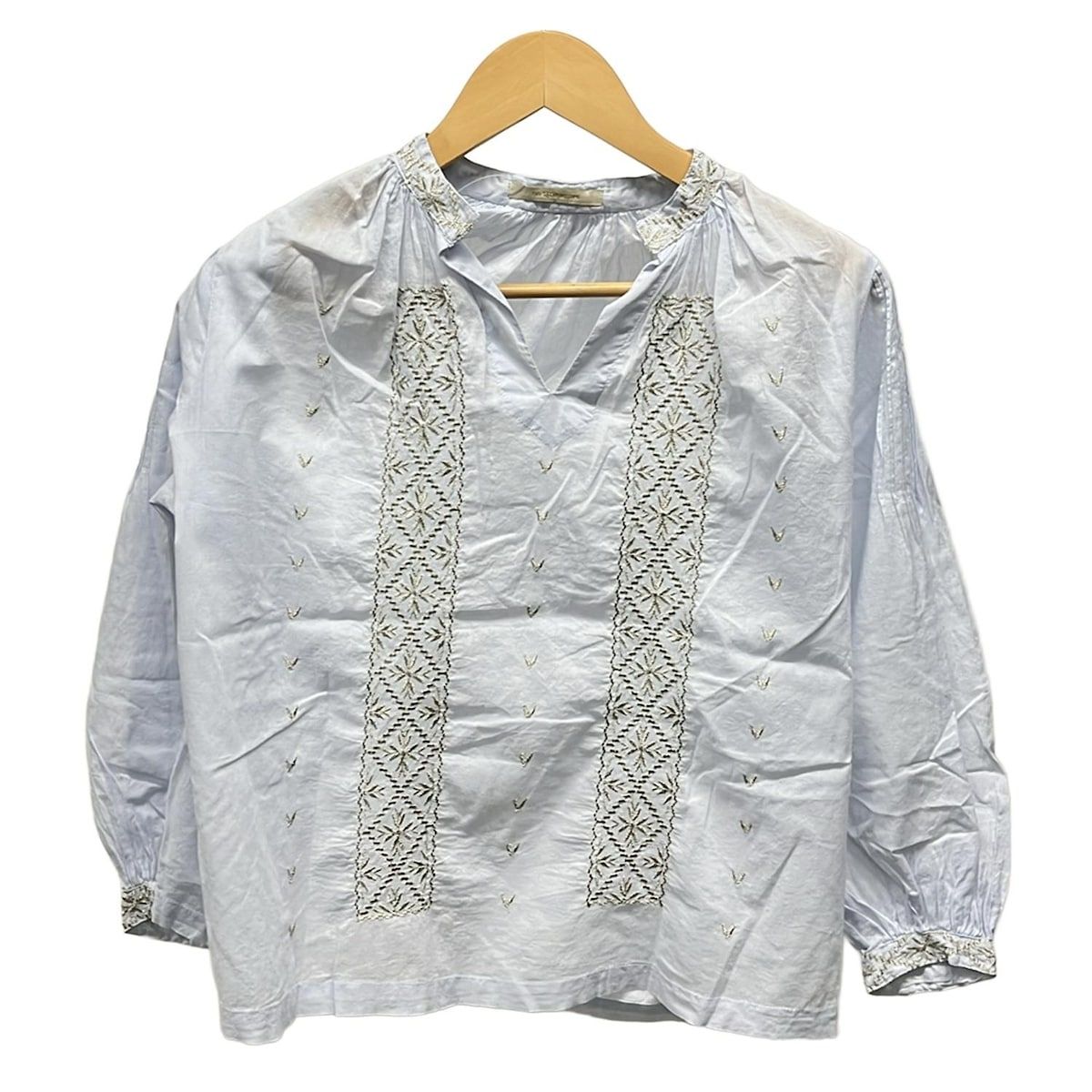 NE QUITTEZ PAS ヌキテパ 長袖シャツブラウス レディース - ライトブルー×ゴールド 刺繍 ラメ プルオーバー