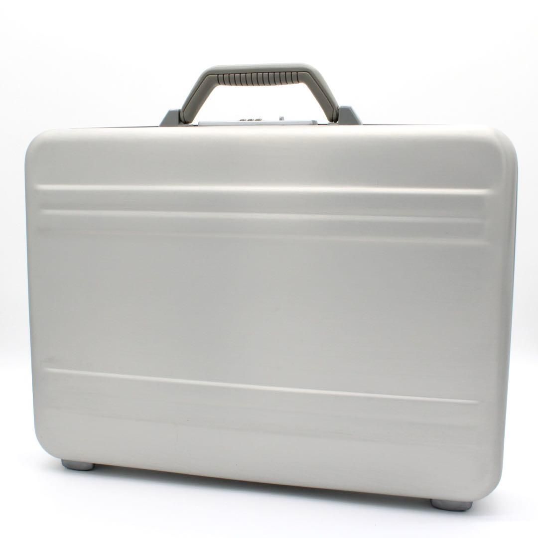 【極美品】ZERO HALLIBURTON アタッシュケース ZeroCrown 極美品】ZERO HALLIBURTON アタッシュケース ZeroCrown - メルカリ