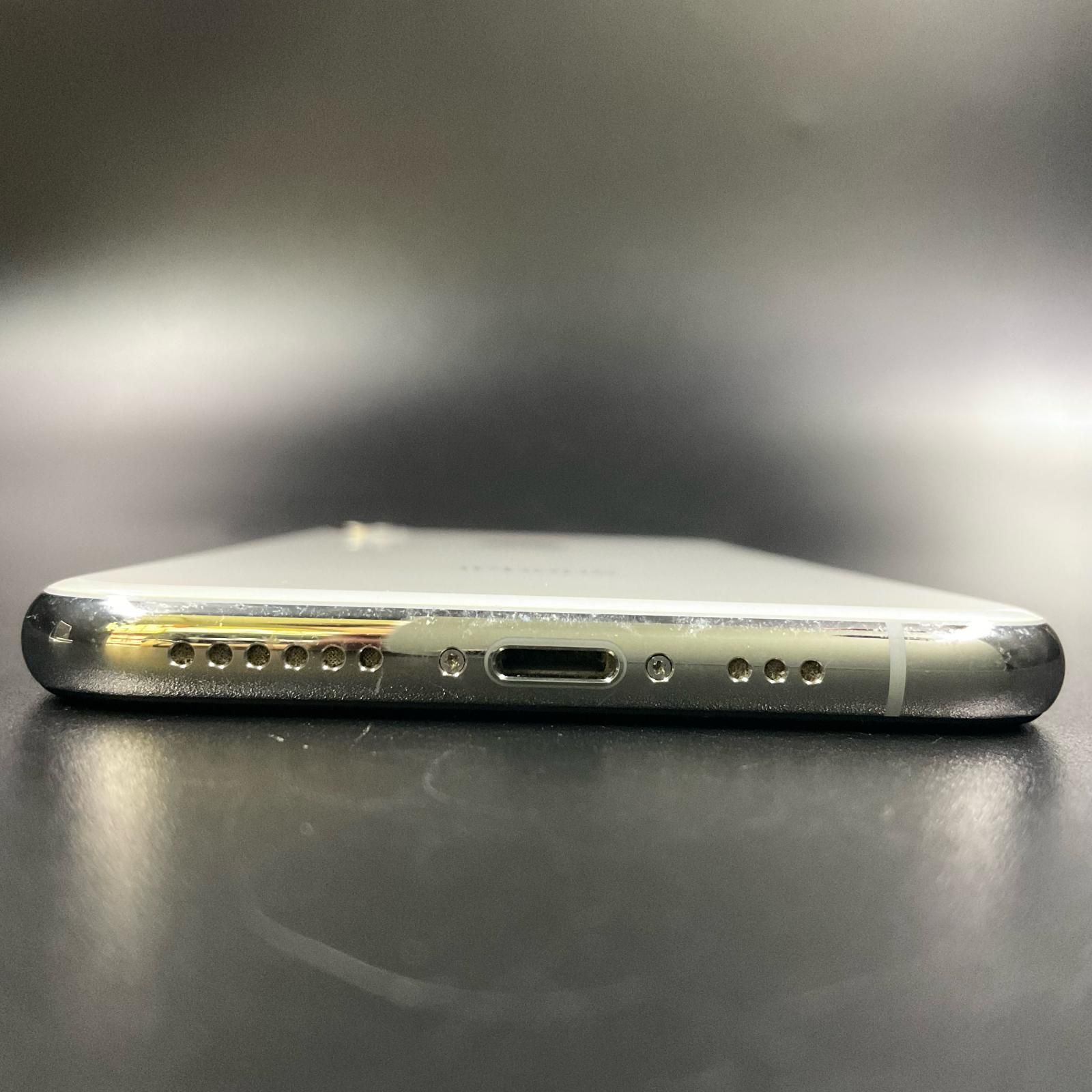 iPhone XS 64GB シルバー au 白ロム 動作確認済 77%【全額返金保証 
