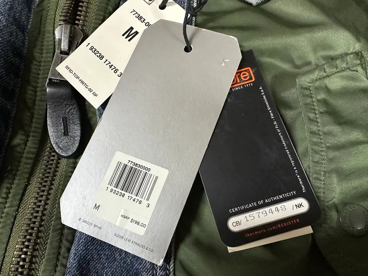 リーバイス ハイブリッド トラッカー ma 1 ジャケット