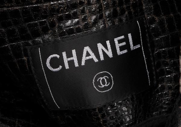 美品 CHANEL フェイクレザー クロコ型押し ココマーク ジャケット 38 F/W 2003 Embossed 'CC' Jacket | Authentic & Vintage | ReSee