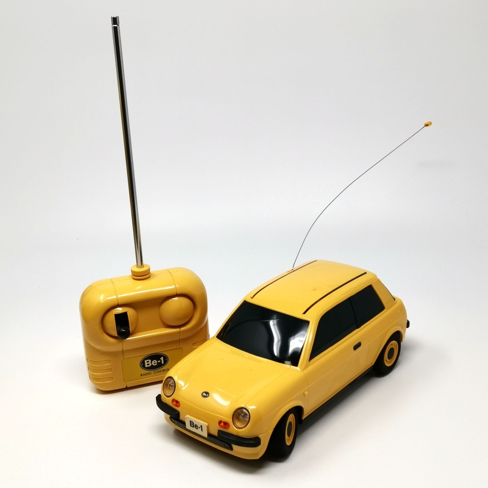 希少 Be-1 RADIO CONTROL CAR ラジコン パンプキンイエロー バンダイ