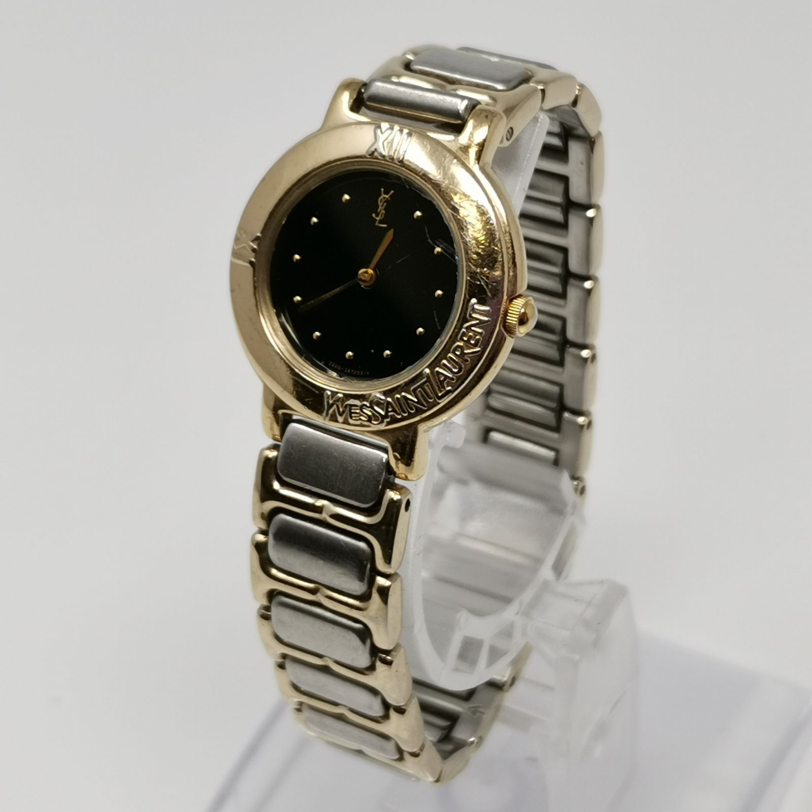 Yves Saint Laurent YSL イヴサンローラン クォーツ 黒文字盤 2200 Yves Saint Laurent YSL イヴサンローラン クォーツ 黒文字盤 2200