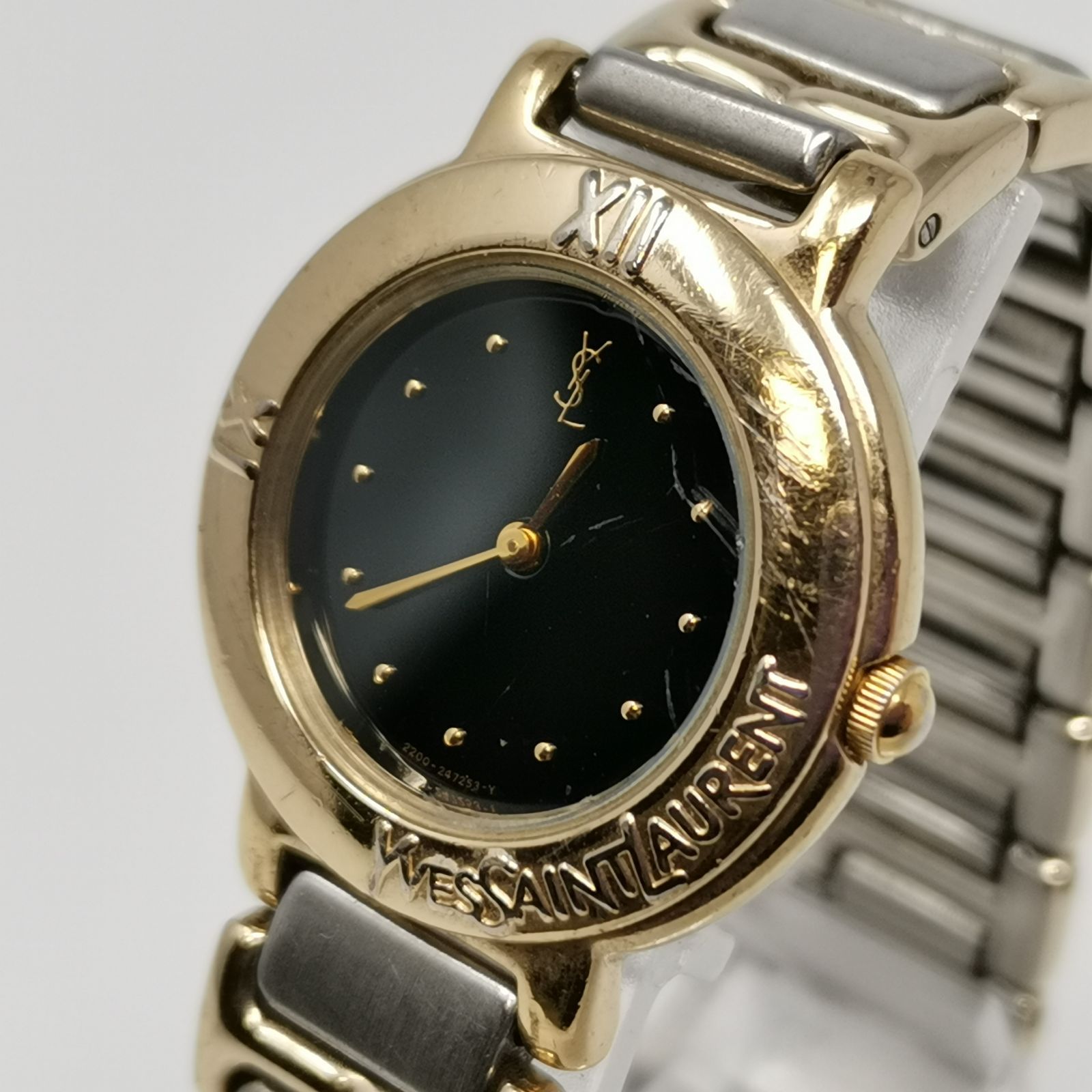 Yves Saint Laurent YSL イヴサンローラン クォーツ 黒文字盤 2200
