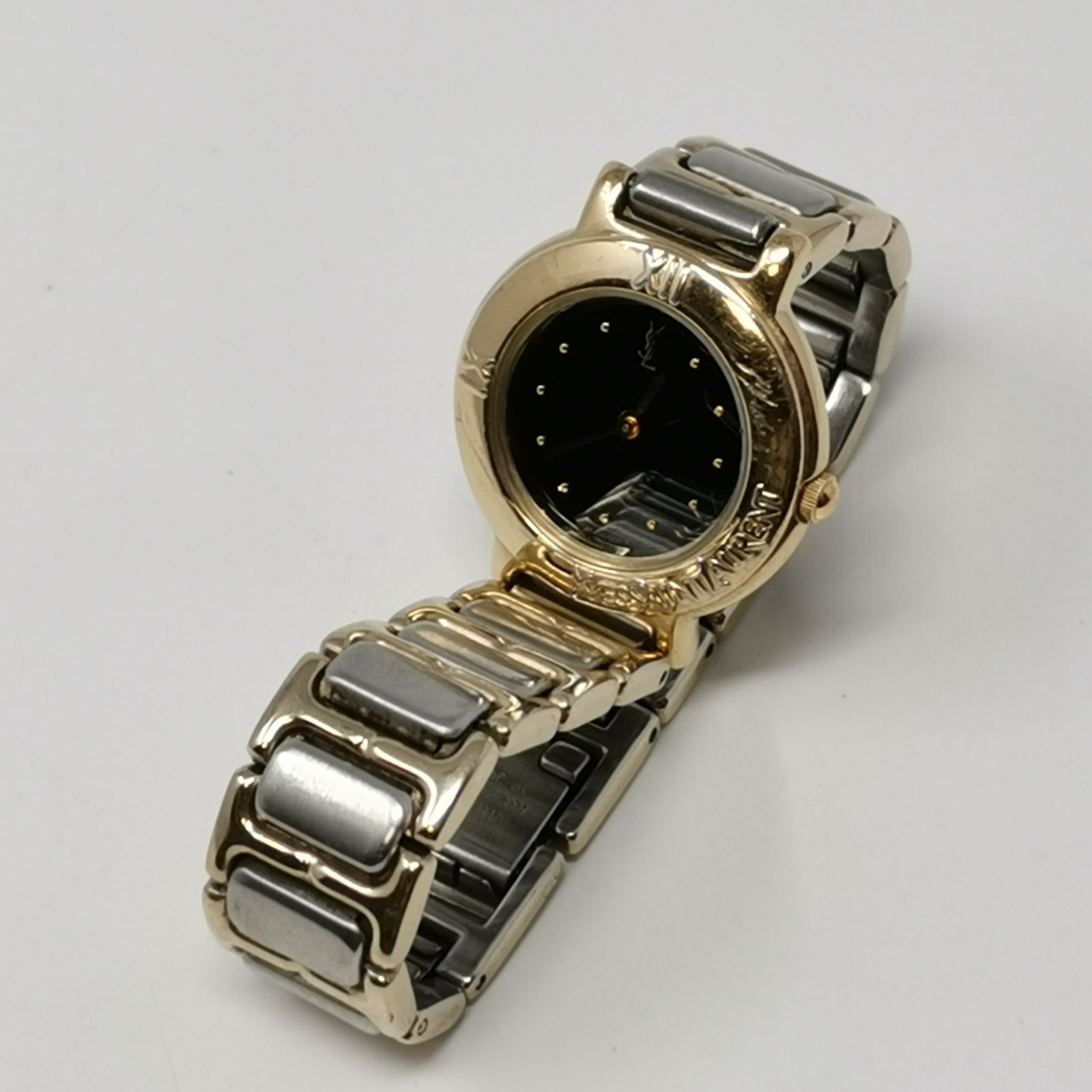 Yves Saint Laurent YSL イヴサンローラン クォーツ 黒文字盤 2200