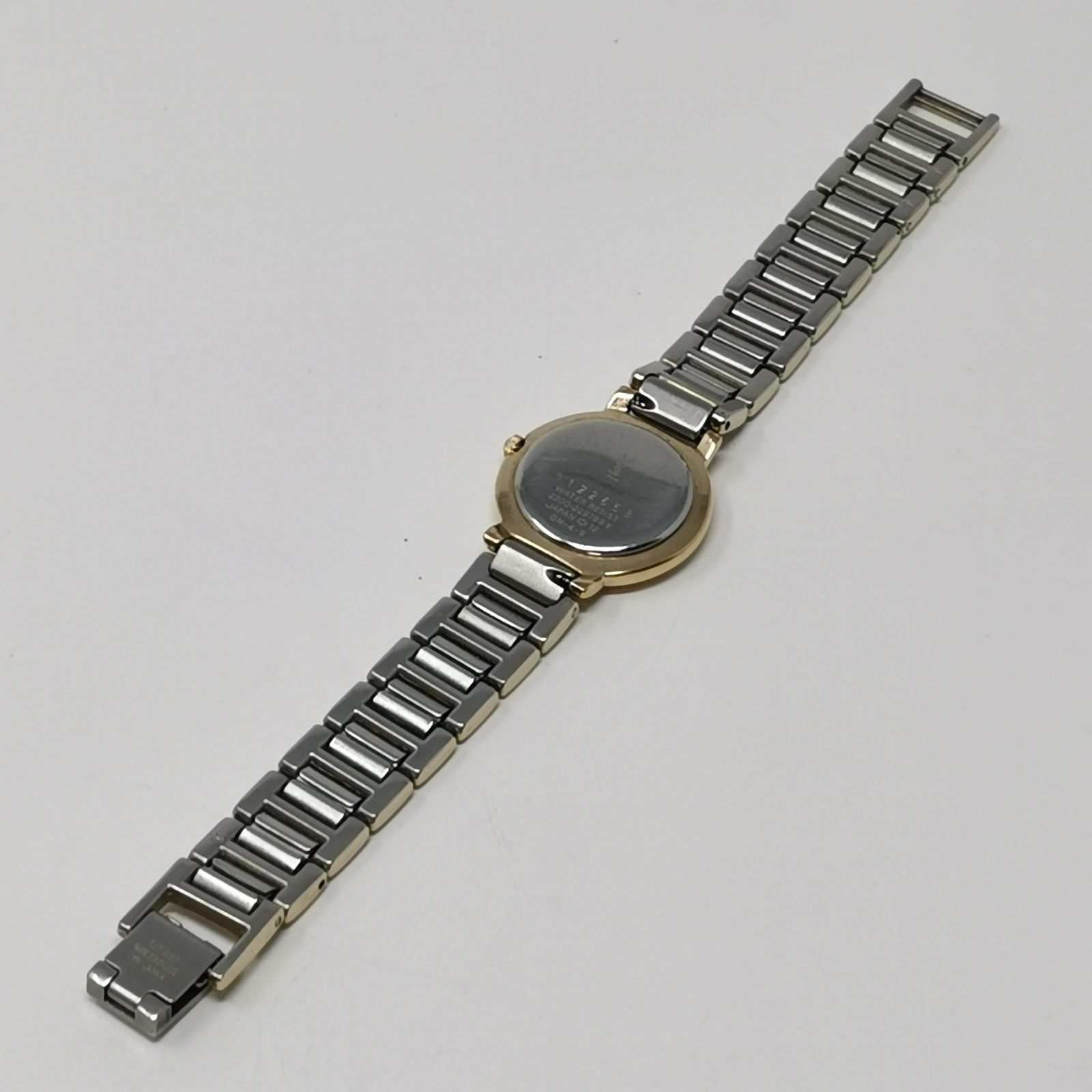 Yves Saint Laurent YSL イヴサンローラン クォーツ 黒文字盤 2200