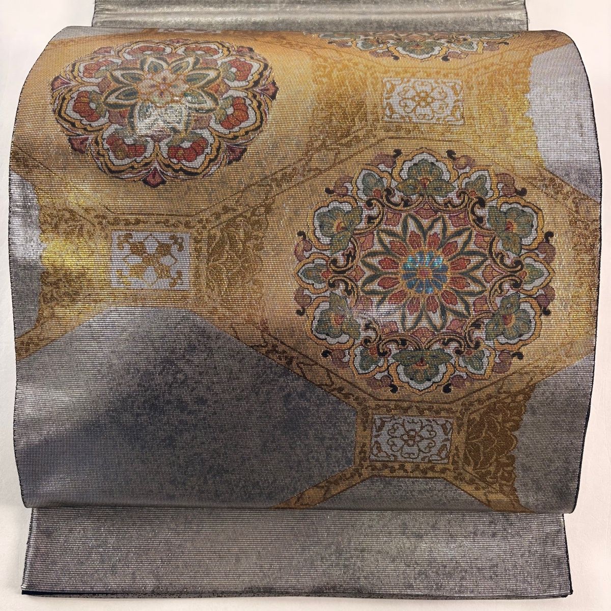 袋帯　『蜀江』　螺鈿　貼絵箔　手織　シルバー系　お太鼓柄　正絹 袋帯 名品 鈴乃屋 蜀江華文 螺鈿箔 金色 お太鼓柄 正絹 【中古