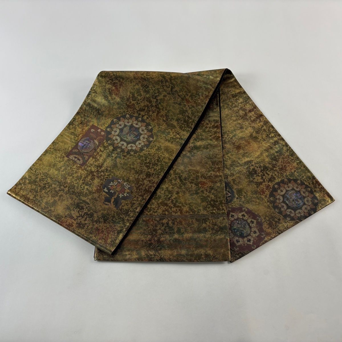 美品】 袋帯 秀品 鳥 草花 螺鈿箔 箔 金色 お太鼓柄 正絹 【中古