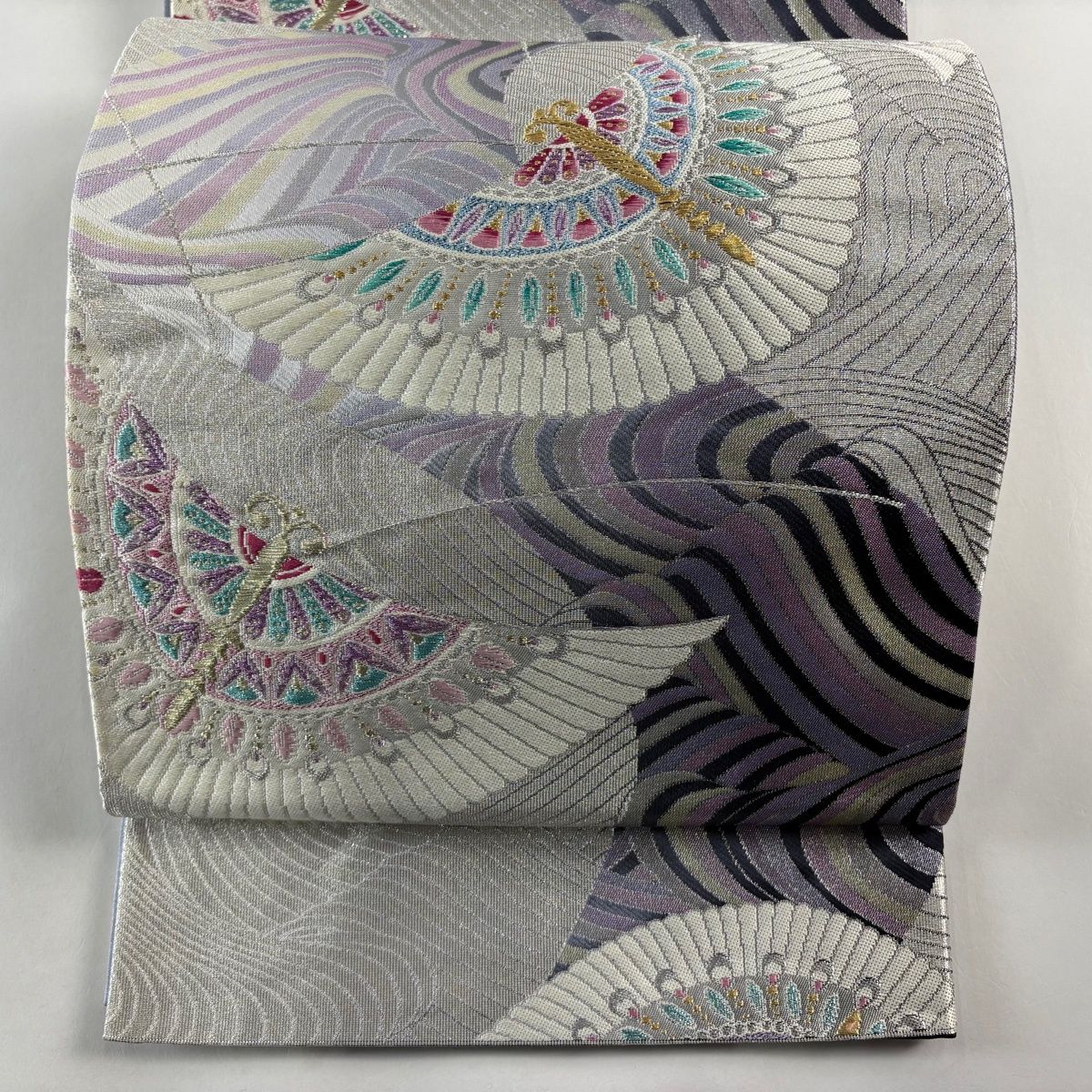 美しい紫ピンク幾何学模様 六通 袋帯 袋帯 秀品 関西仕立て 蝶 幾何学模様 金銀糸 刺繍 灰紫 六通 正絹