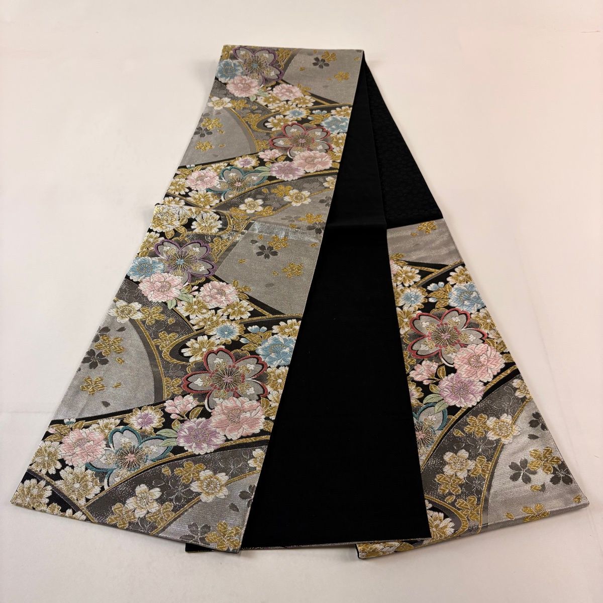 ☆ ゆー☆ 　袋帯 ブラック・シルバーグレー　金銀糸　六通　正絹 袋帯 秀品 松葉 金銀糸 箔 黒灰 六通 正絹 【中古】 - メルカリ