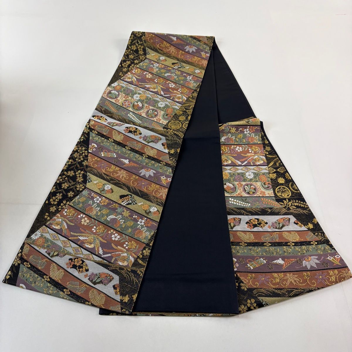 美品】 袋帯 秀品 鳳凰 花唐草 金糸 箔 黒 六通 正絹 【中古】 - メルカリ