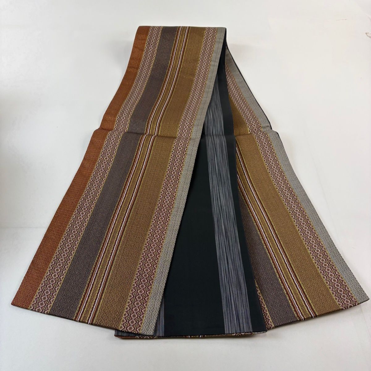 袋帯 秀品 縞 幾何学模様 金糸 金通し 灰茶 全通 正絹 【中古】 - メルカリ