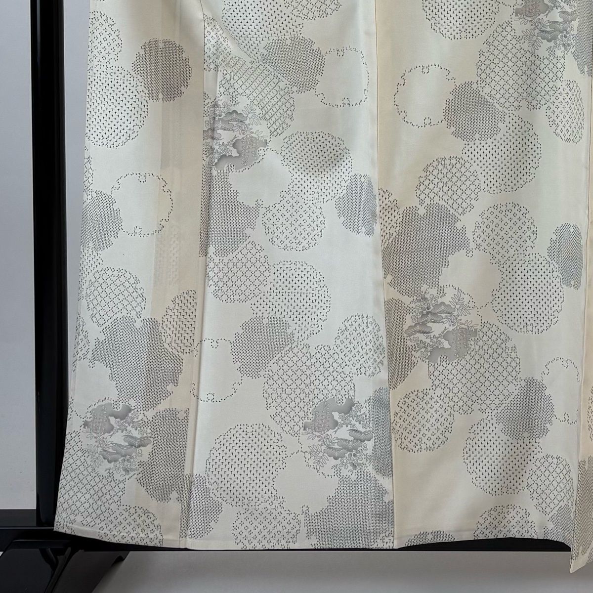 小紋 身丈160.5 cm 裄丈67.5 L 単衣 紬地 雪輪 笠松 クリーム 正絹 秀品