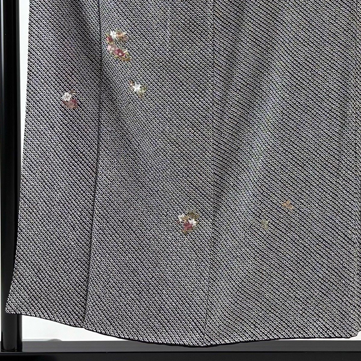 付下げ 身丈154 cm 裄丈64 M 袷 椿 梅 刺繍 総絞り 黒 正絹 秀品