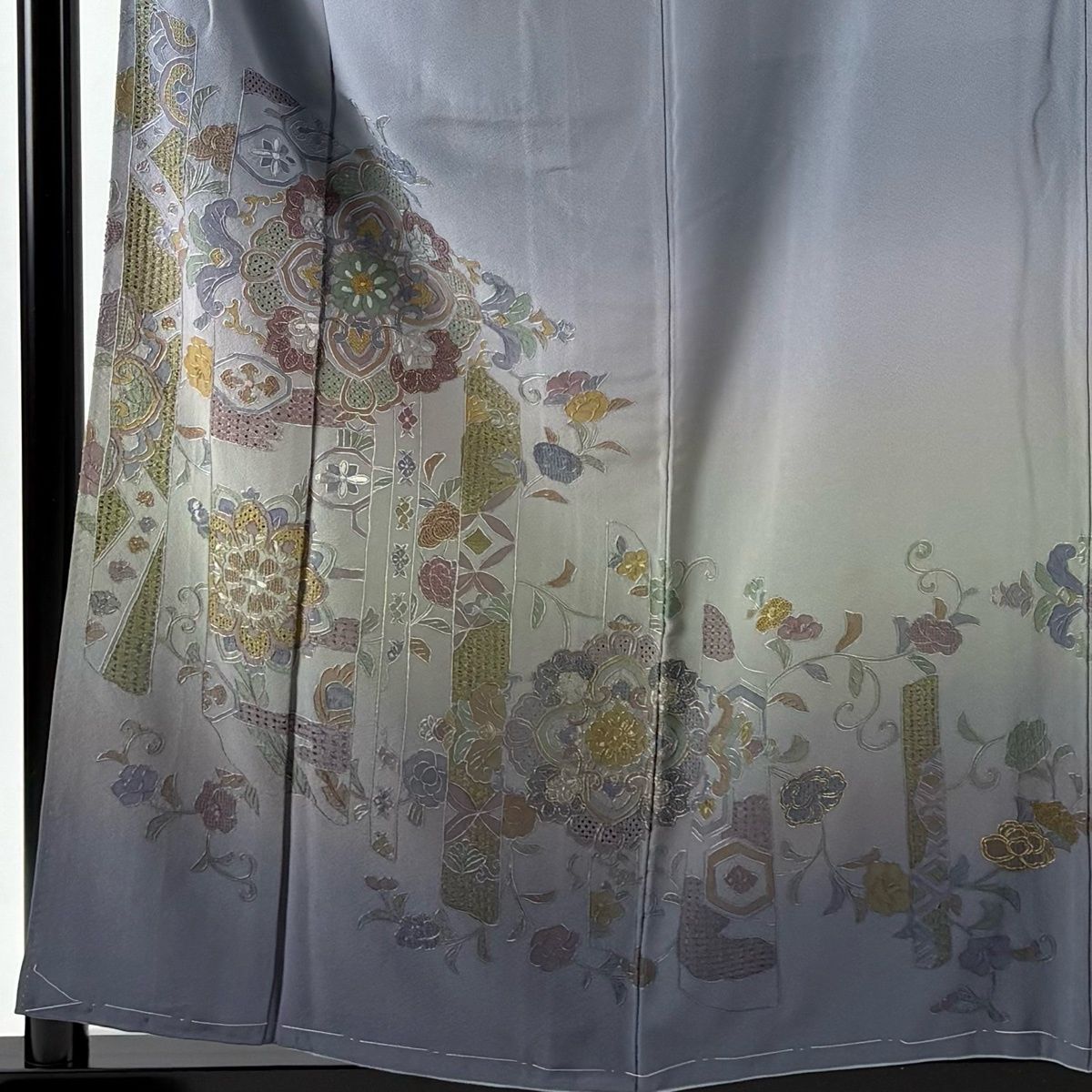 訪問着 身丈158 cm 裄丈65 M 袷 華文 草花 刺繍 金糸 青灰色 正絹 秀品