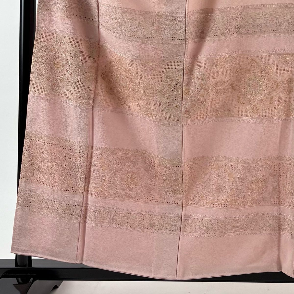 訪問着 身丈159.5 cm 裄丈65.5 M 袷 華文 花唐草 刺繍 薄ピンク 正絹 秀品