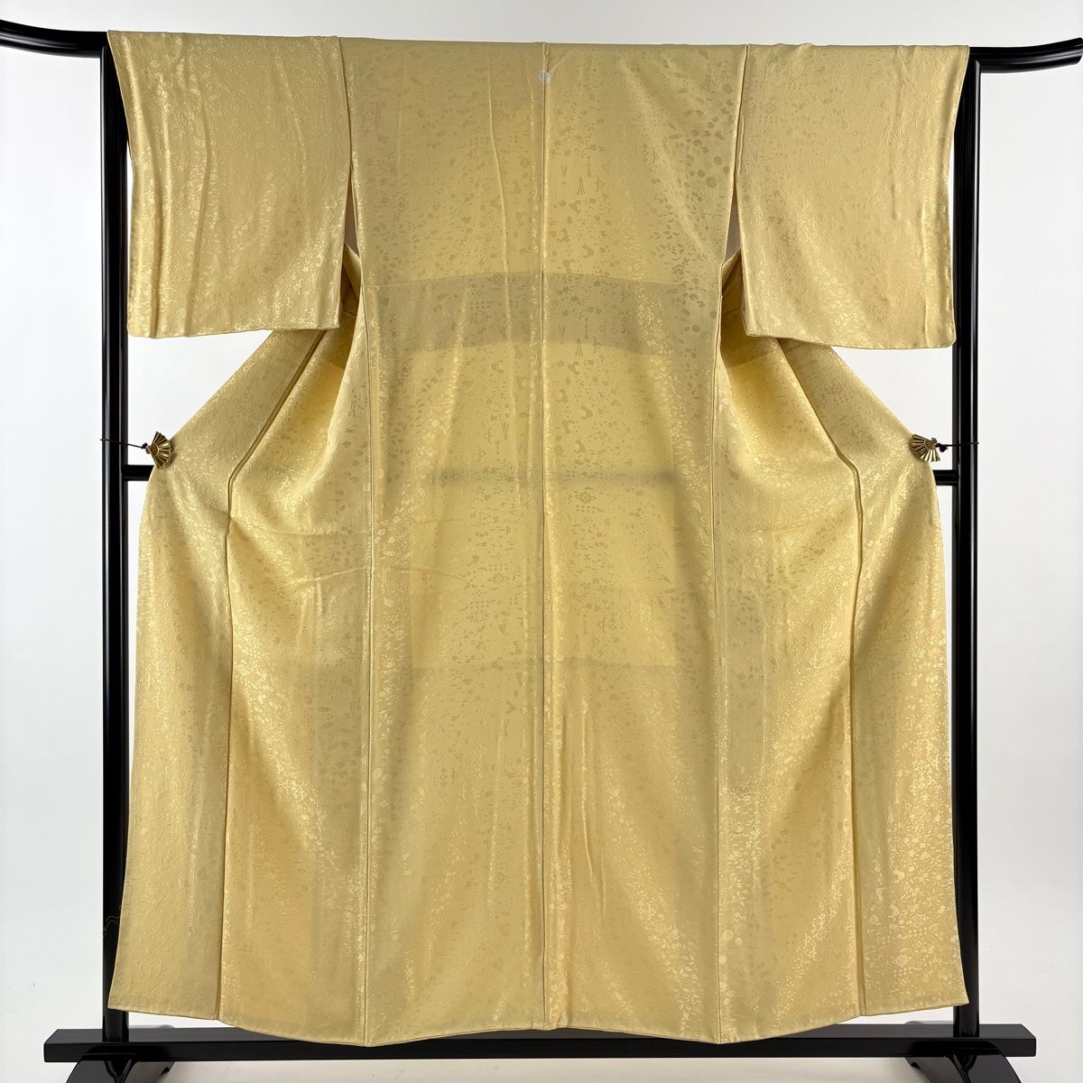 【美品】 色無地 身丈157cm 裄丈65cm M 袷 地紋 黄色 正絹 秀品 一つ紋 【】