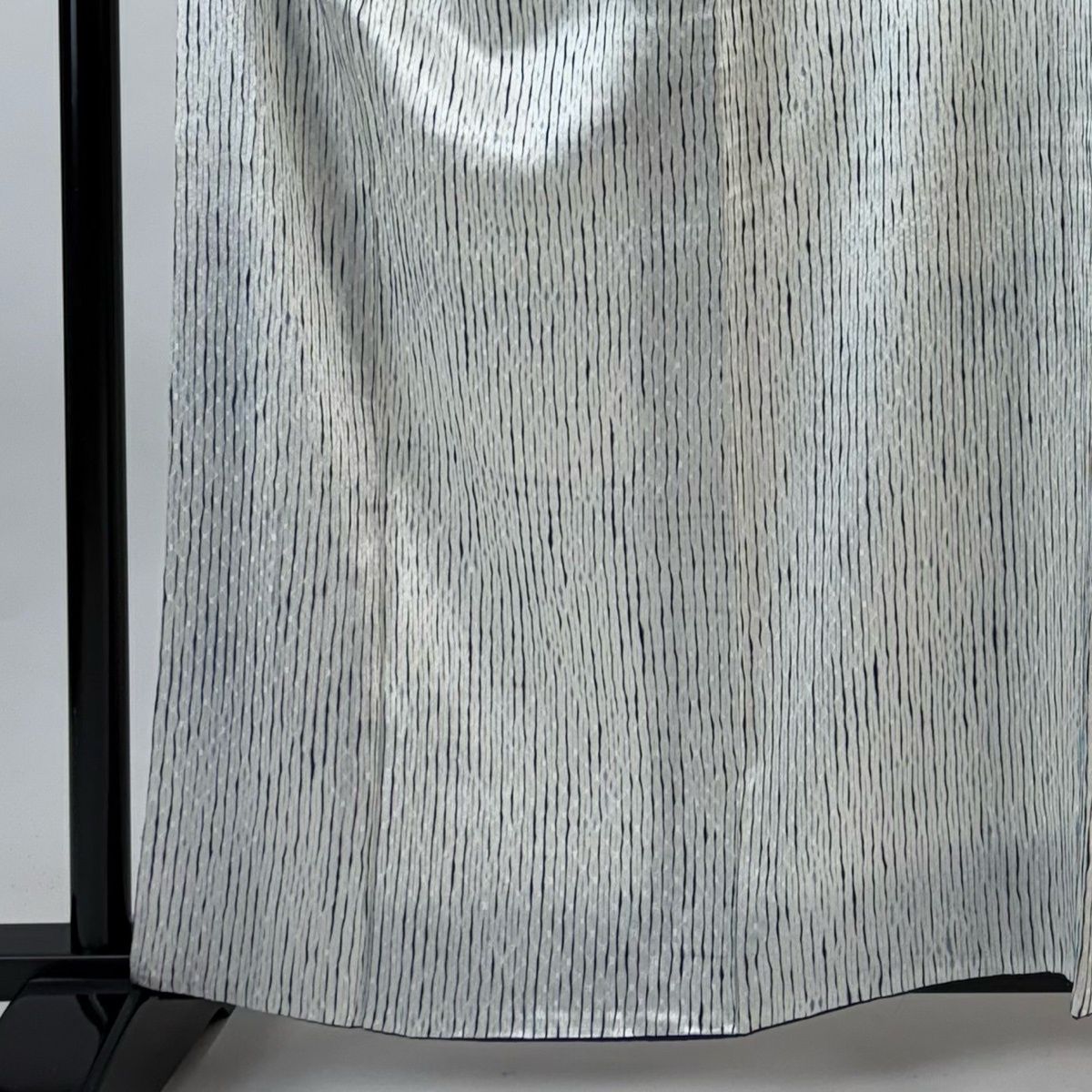 小紋 身丈161.5 cm 裄丈66.5 M 袷 地紋 幾何学 絞り 灰白 正絹 秀品