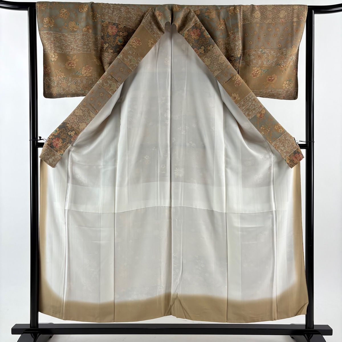  小紋 身丈156 cm 裄丈63 S 袷 雪輪 草花 薄茶色 正絹 秀品 小紋 着物