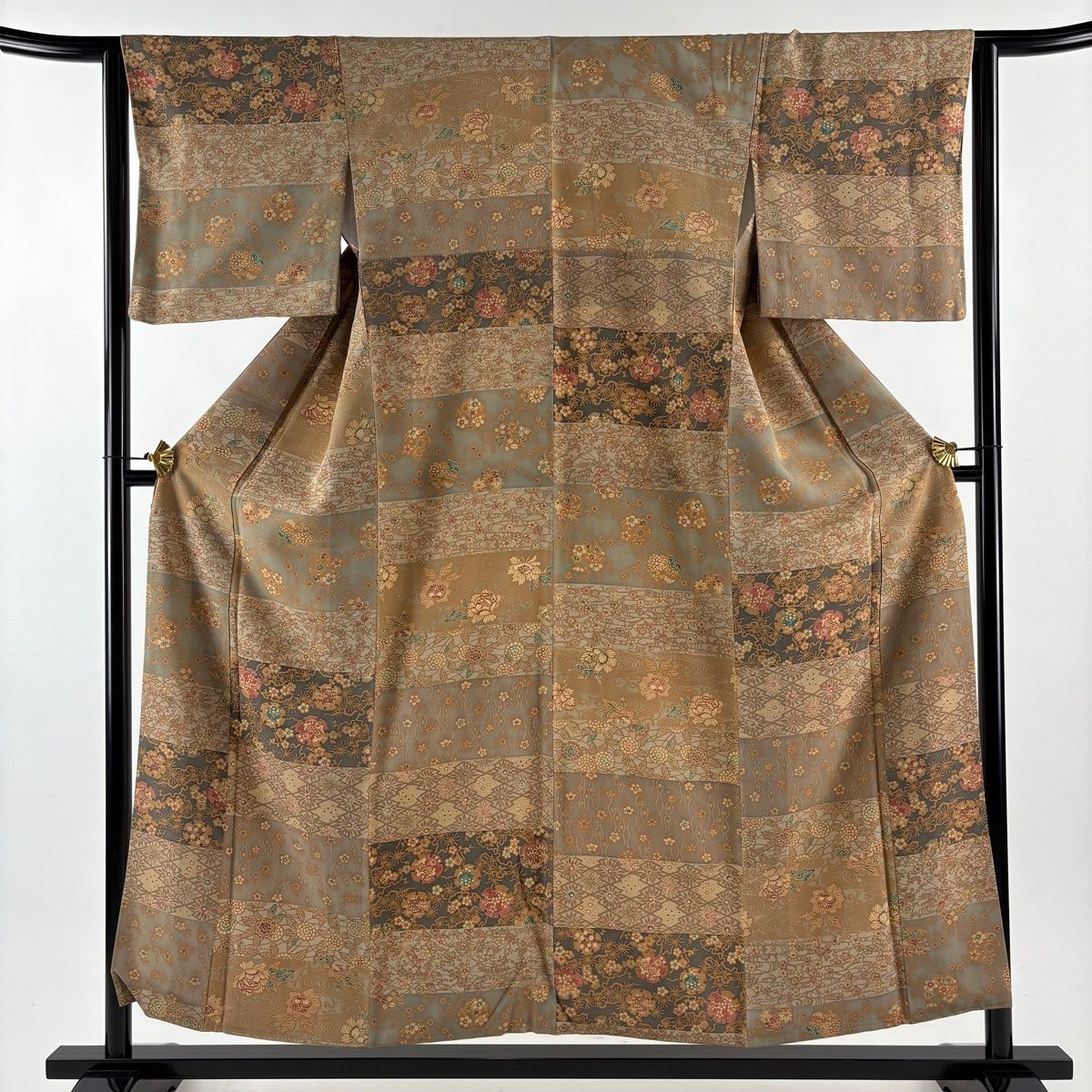 小紋 身丈156 cm 裄丈63 S 袷 雪輪 草花 薄茶色 正絹 秀品